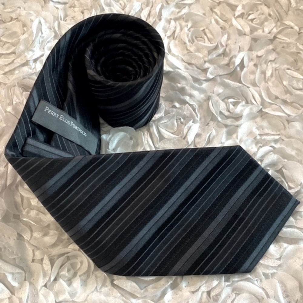 New Perry Ellis Portfolio mens silk tie